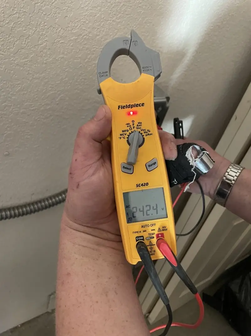 Voltage testing with clamp meter during Generator Installation in Weatherford